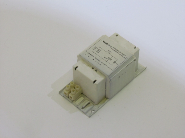 NG70ZNT Балласт для металлогалогеновых ламп 220V, частота 50Гц, сила тока 0,9А, рабочая температура 130C, 70 Вт