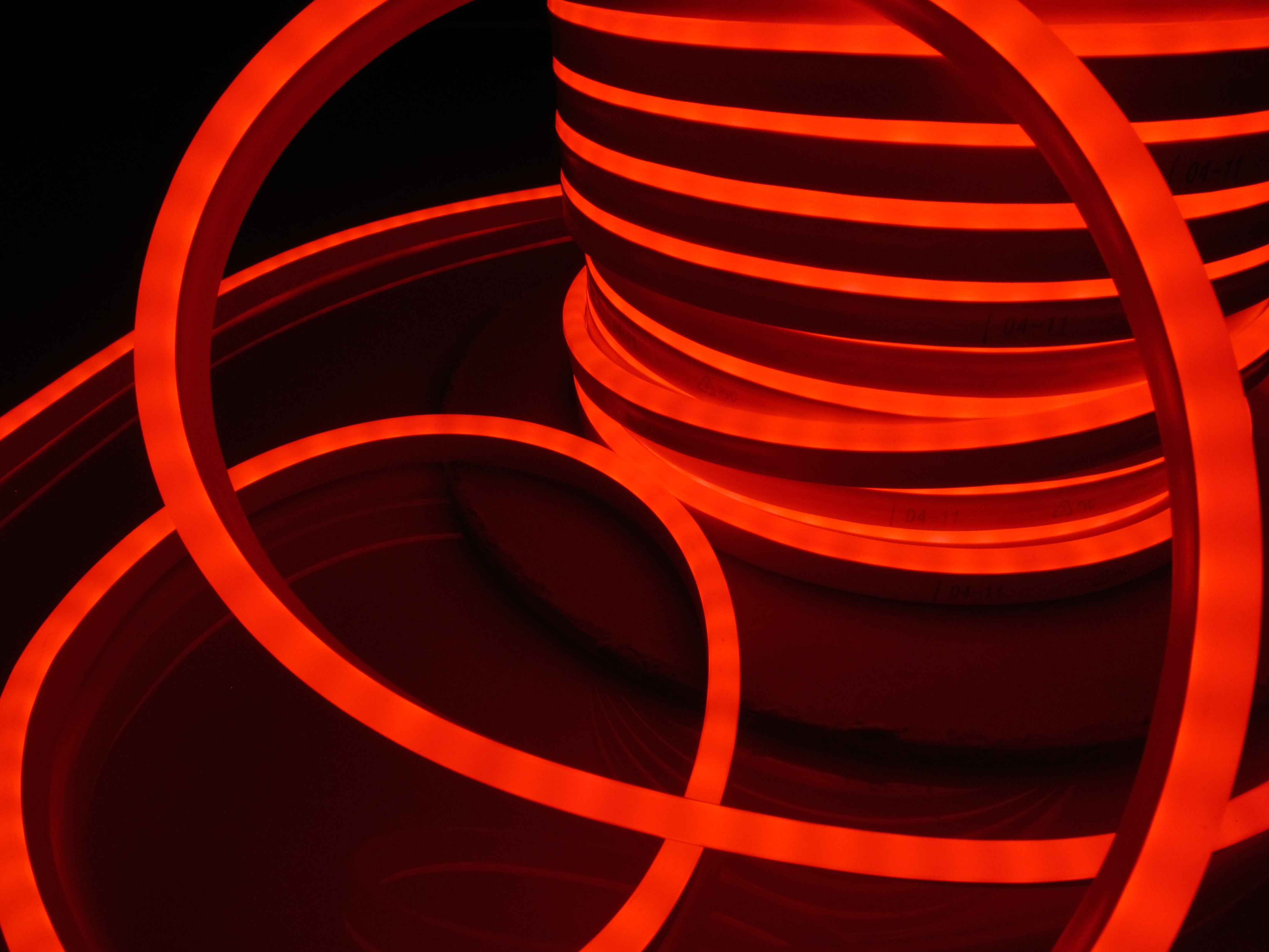 Изображение Гибкий неон повыш. яркости красный/красная оплетка15х26 мм, 50,16м LN(C)H-FX-2W-0.5-5FT-50M-240V-R (FS-00-00001334)  интернет магазин Иватек ivatec.ru