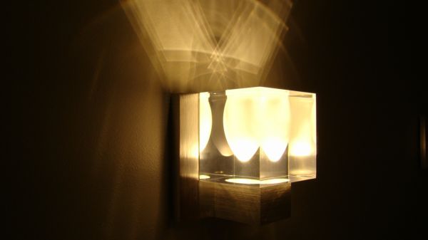 Светодиодный светильник накладной, теплый белый оттенок, 3*1.5W CREE XP-E, 220V/4.5W, 50-60Hz, 100-2 (FS-Levitation WW)