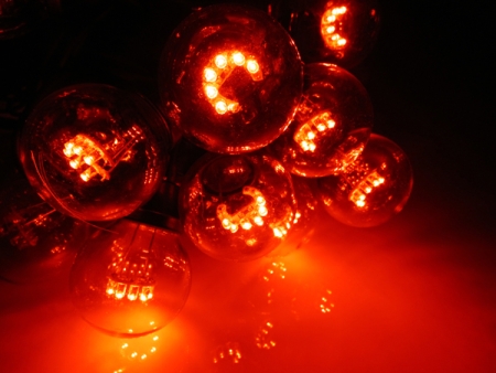 Изображение Влагозащищенная LED гирлянда10м. шаг 50 см, черный провод красный  LED-2BLR-50CM-10M-240V-R (FS-00-00001144)  интернет магазин Иватек ivatec.ru