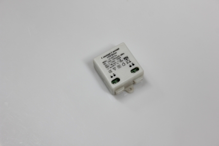 Изображение Драйвер для LED-изделий LD-CC670A, AC100-240V, 700mA, 9W, 50x50x20mm  интернет магазин Иватек ivatec.ru