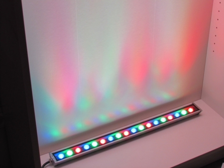 Изображение G-XQ5035-RGB мульти LED фасадный прожектор, 12V, 18W, 5.4x2.7x100cm, (20шт/кор)  интернет магазин Иватек ivatec.ru