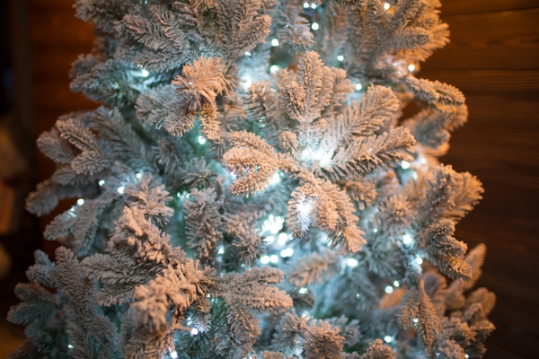 Ель заснеженная световая  "Барокко" Премиум  (цвет свечения холодный белый) 210 см