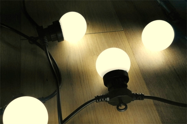 Светодиодная гирлянда с матовыми лампами G50, 10м, 140 светодиодов SMD283 LED-2BLR-G50-20-10M-240V-W/BL, свет белый/пр.черный,  28W, соединяемая